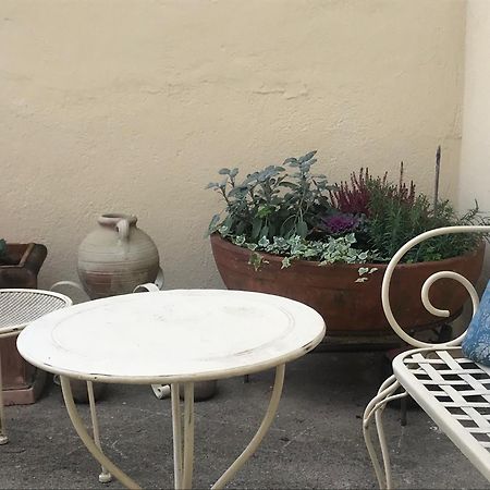 A Due Passi Dal Duomo Hotel Biella Bagian luar foto