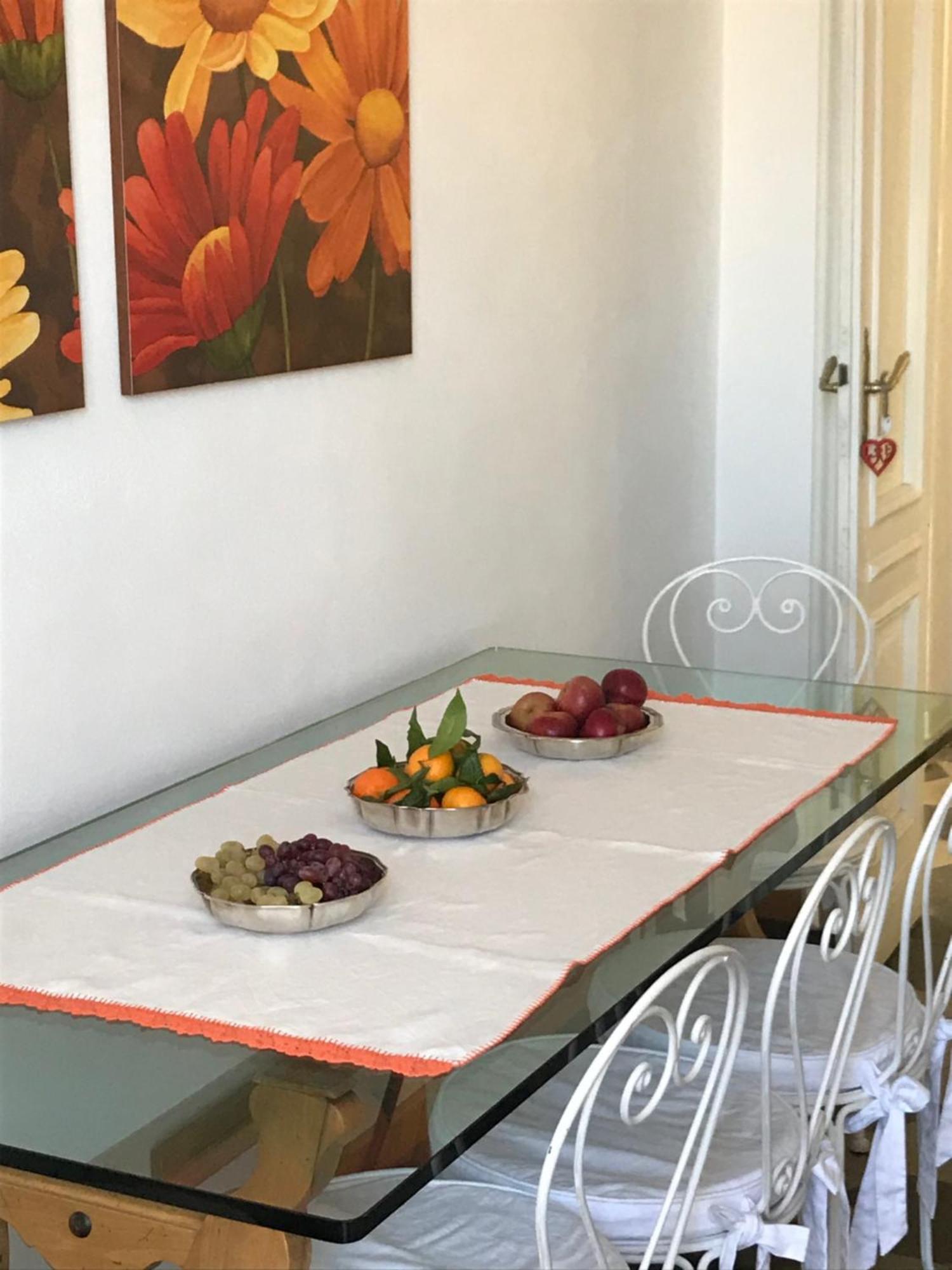A Due Passi Dal Duomo Hotel Biella Bagian luar foto