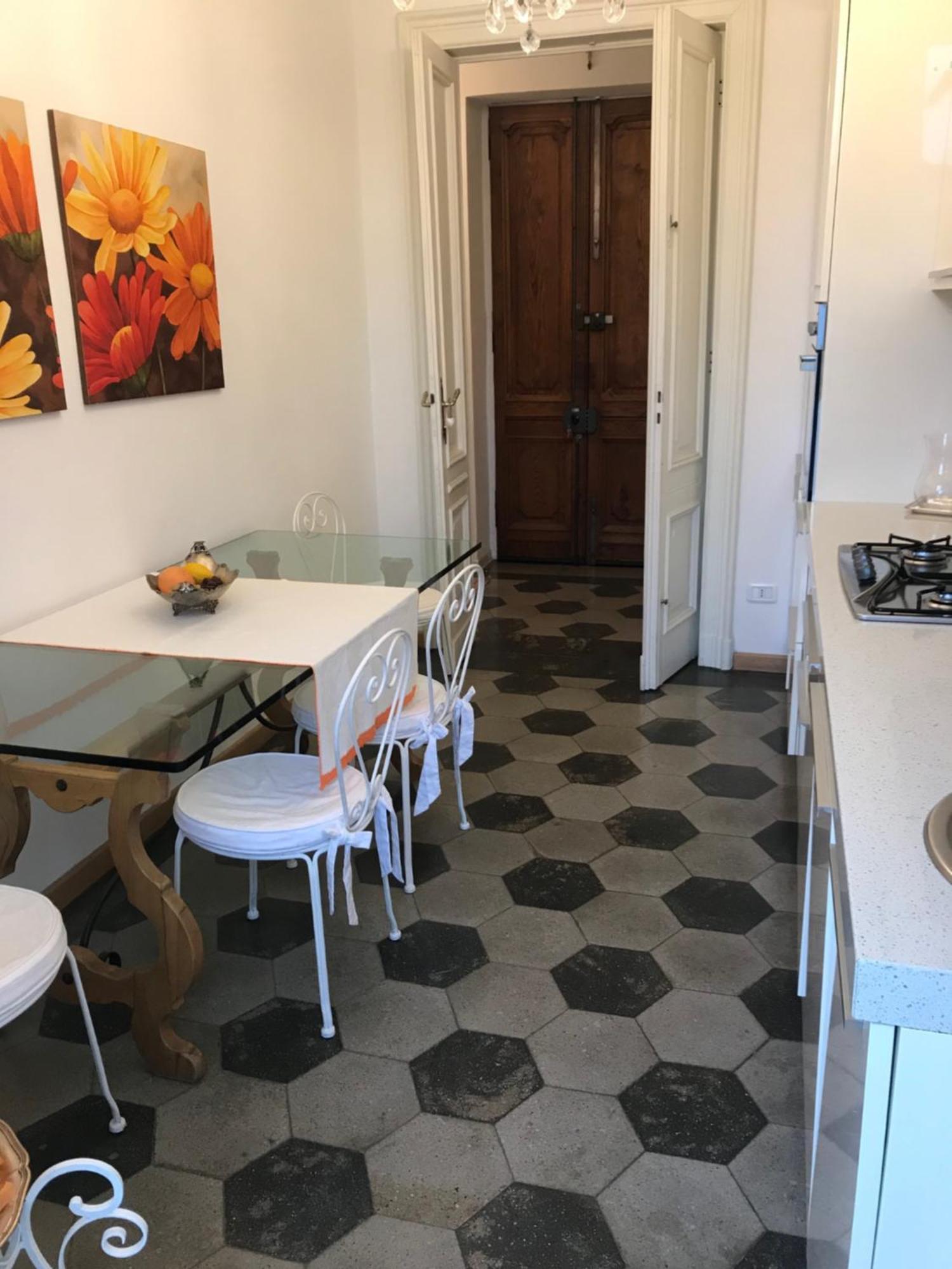 A Due Passi Dal Duomo Hotel Biella Bagian luar foto