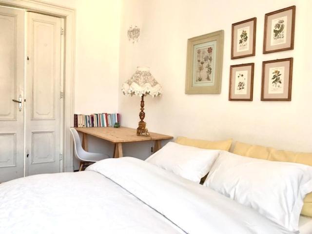 A Due Passi Dal Duomo Hotel Biella Bagian luar foto